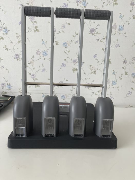 Продам дырокол Berlingo.