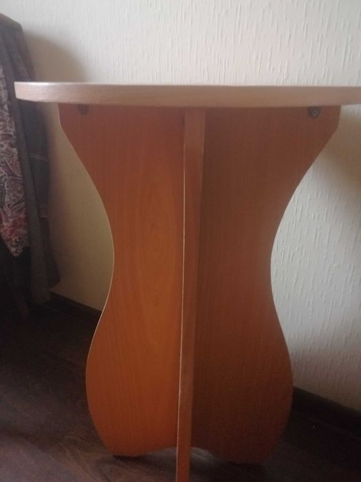 Столик кофейный или для других целей