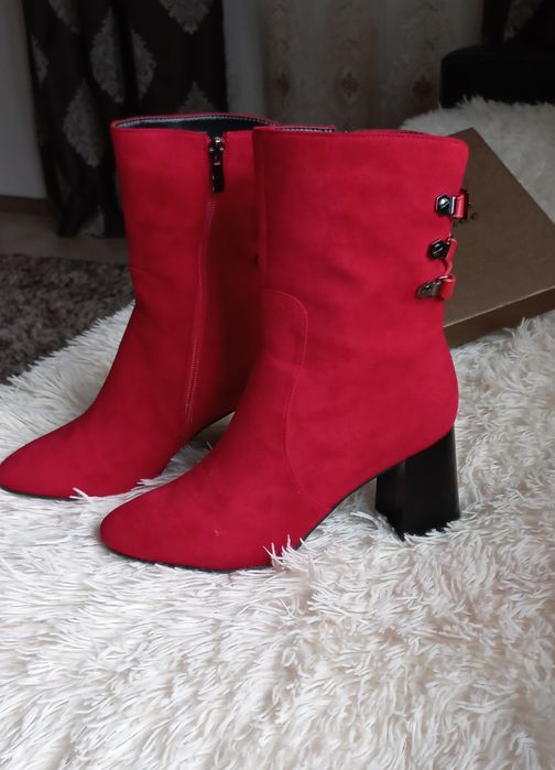 Cizme elegante cu toc de 7 cm