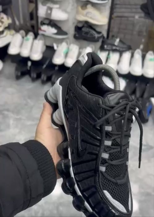 Nike shox white black