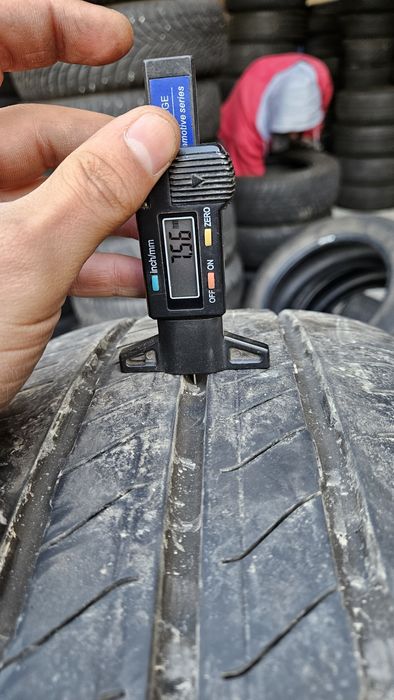 4бр гуми 235 65 16С дот 22 континентал continental