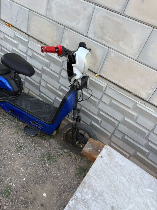 Скутер сатылады  упор кормейды