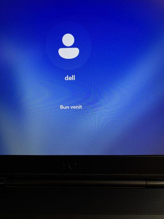 Dell  in stare foarte buna folosit maxim 30 zile