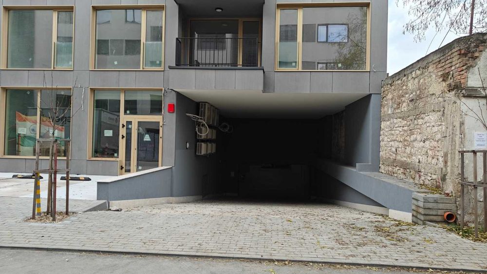 Дава се под наем Гараж / Паркомясто в Варна, Център - 15 кв.м за 153 € - Снимка #1