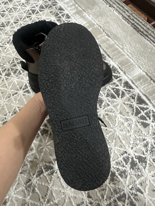 Ботинки новые 39 размер