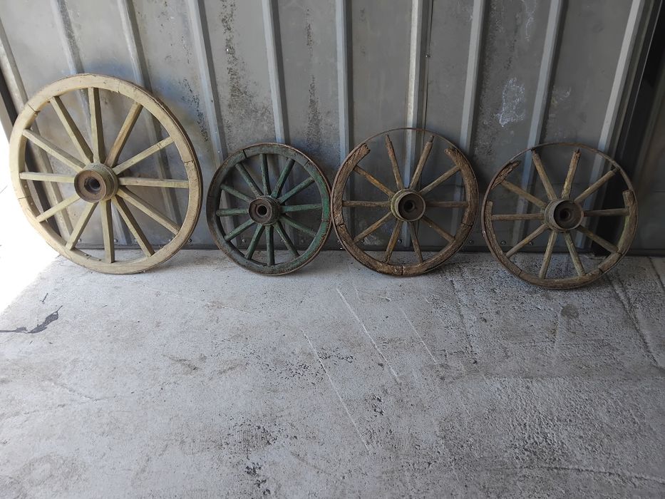 Четири броя  Дървени колела от каруца