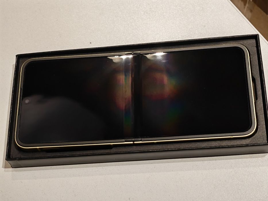Samsung Z Flip 6 Yellow - 0 cicluri