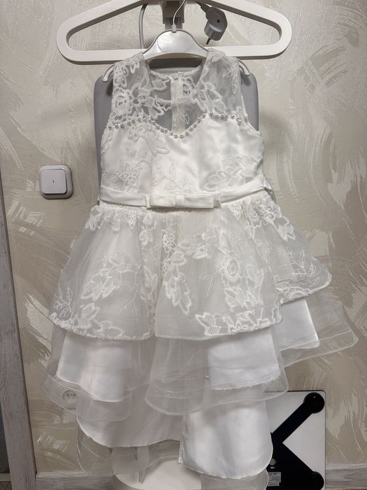 Продам нарядные платья