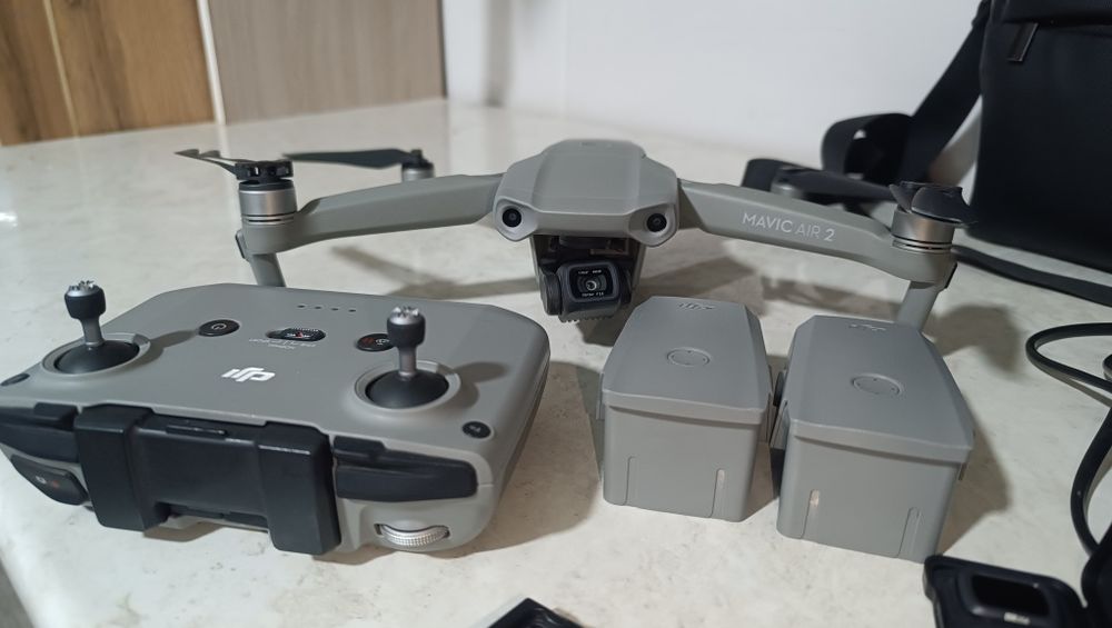 Дрон DJI Mavic Air 2 Fly More Combo