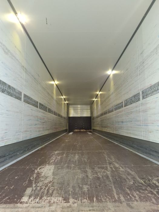 Semiremorca Schmitz Standard Dubă  Box  Container izoterma Anul  2019