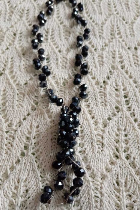 Продам бусы, броши.