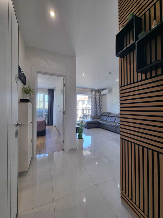 Продава се Двустаен апартамент в к.к. Слънчев бряг - 60 кв.м за 1750 €/кв.м - Снимка #2