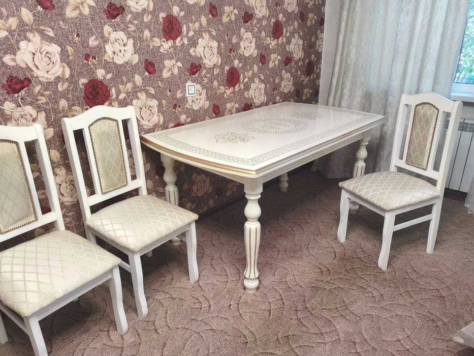 Стол со стульями