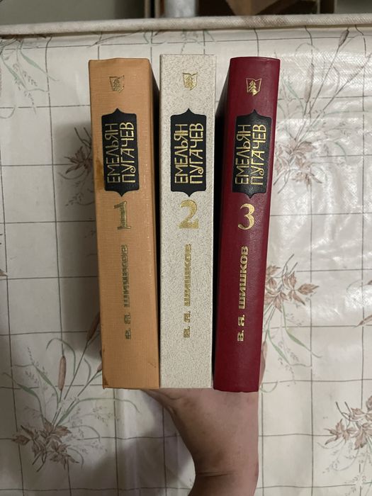 ПРОДАМ КНИГИ. Книги с сериями с томами.