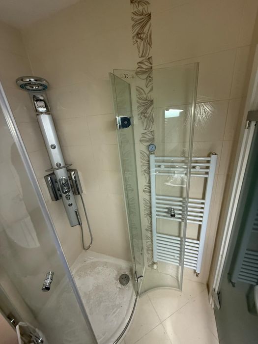 Душ кабина с керамична душ вана