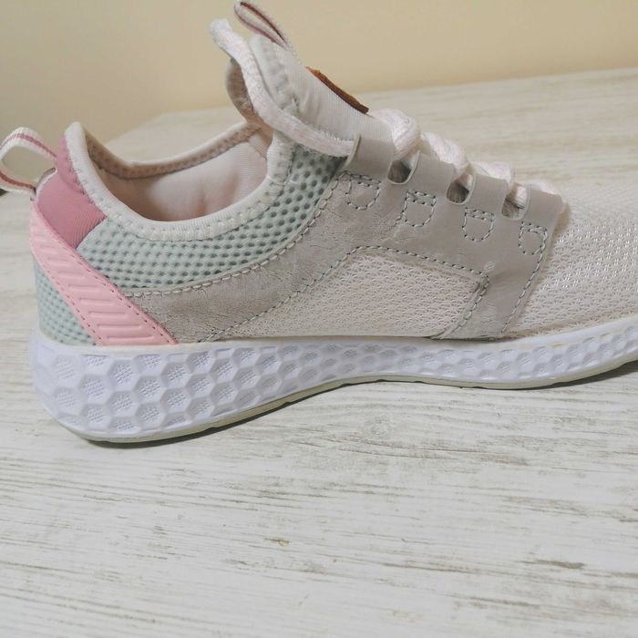 Дамски маратонки Bench 37