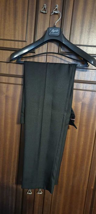 Абитуриентски костюм