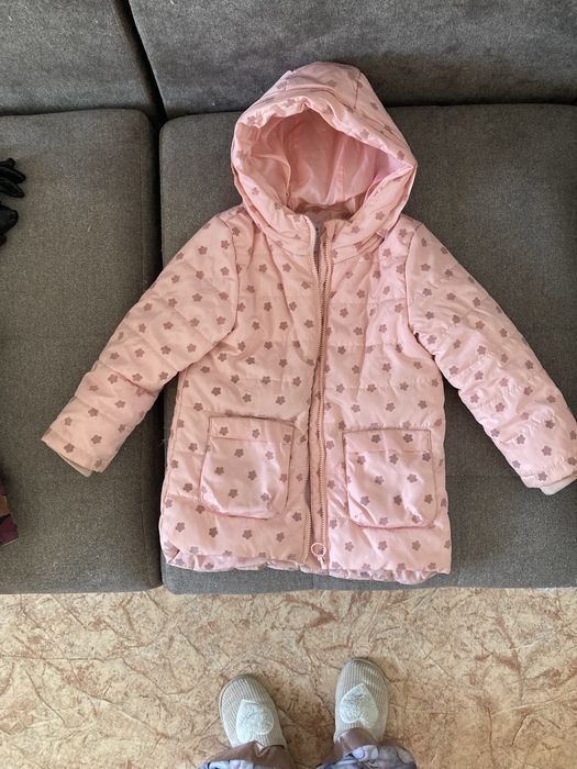 Продам куртку весна на девочку