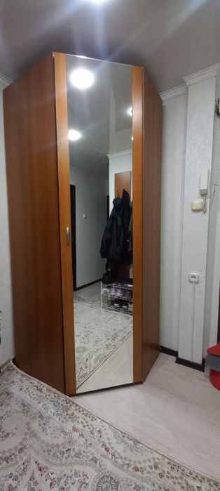Продам угловой шкаф