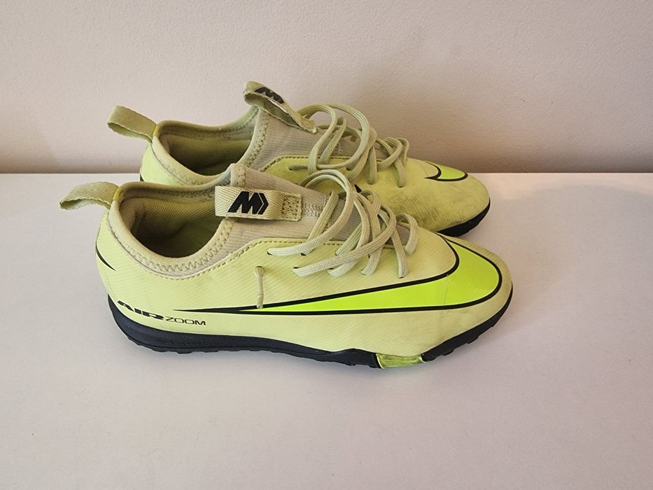 Детски футболни обувки Nike