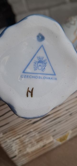 Порцеланови вази Royal Dux