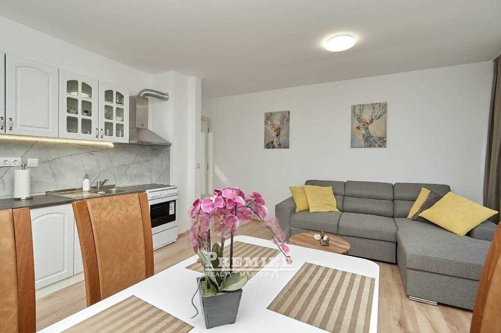 Прекрасен тристаен апартамент в Свети Влас