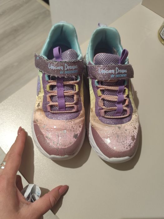 Adidași Skechers 32,