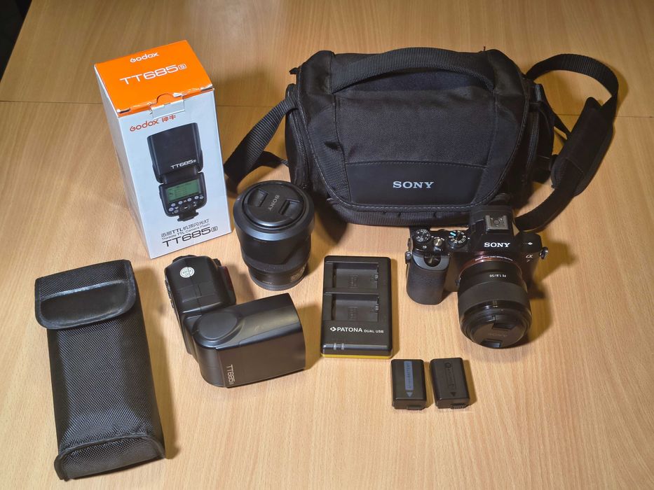Kit Foto Full Frame: Sony A7 + 28-70mm + 50mm f1.8 + Bliț Godox TT685 + Geantă Sony