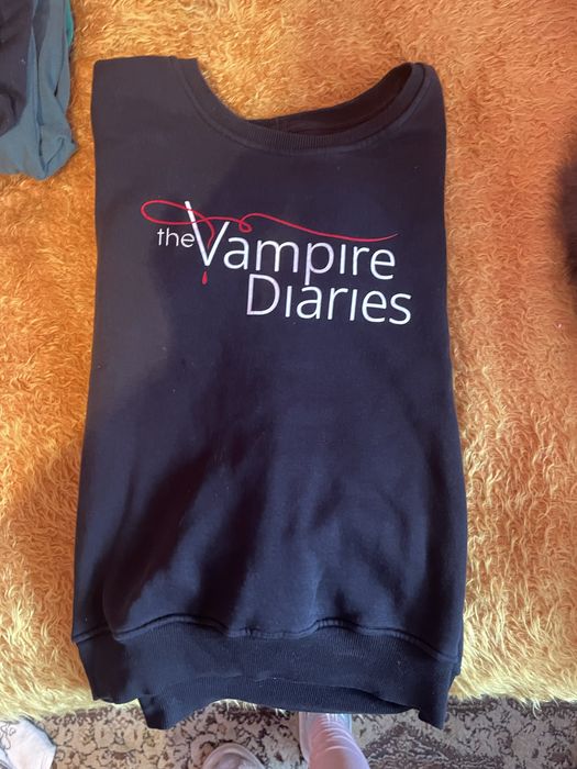 Продавам блуза на THE VAMPIRE DIARIES