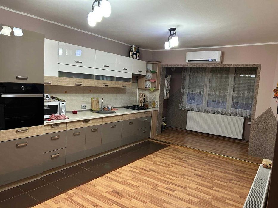 Vând apartament 2 camere zona Center Nemes
