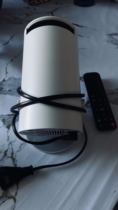 Продам проектор почти новый