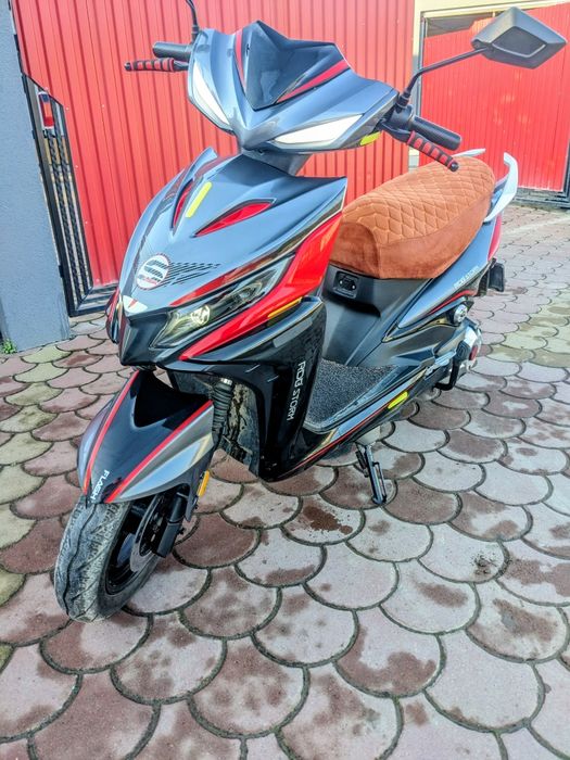 Scuter electric 2200w limitat din farbrică la 25km/h.fără permis