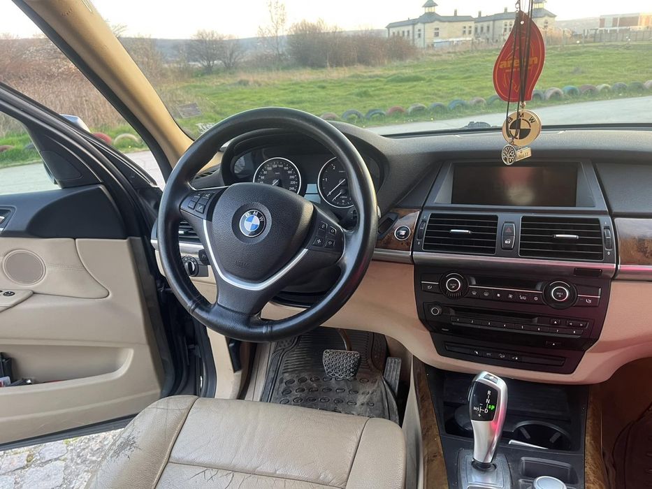 Продавам х5е70 3D.2010г.