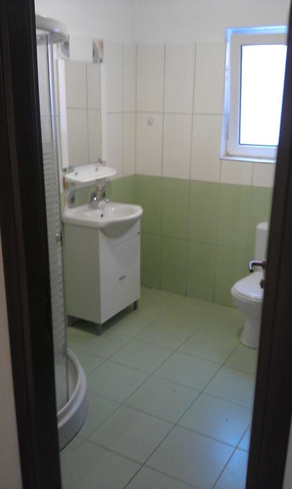 Dau in chirie ap. cu 2 dormitoare, 2 bai, in Floresti, str. Plopilor