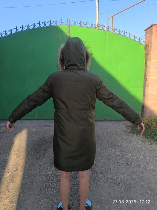 Продам пуховик ,S размер на 42