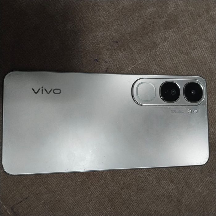 Продам телефон VIVO V40 LITE