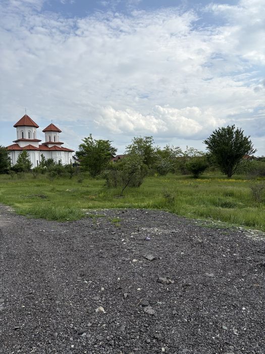 Teren in Preajba