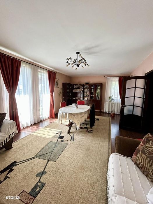 Vilă 1000 mp teren, 6 camere, garaj 2 mașini, foișor - Valea Lupului