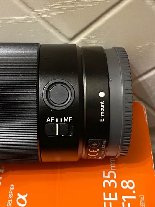 объектив Sony FE 35mm f1.8