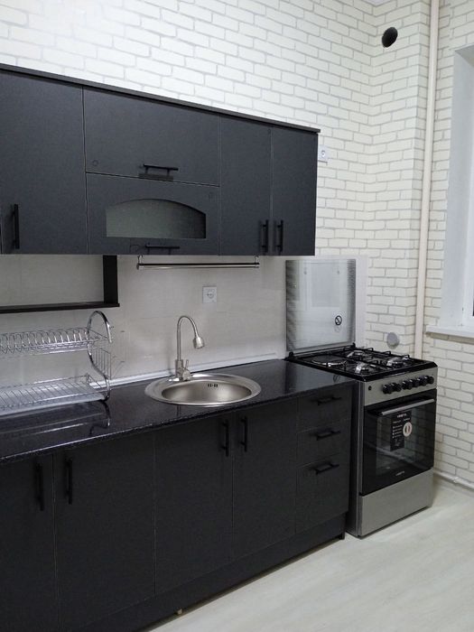 Санат-саройи олдида Янги курилган Дом.