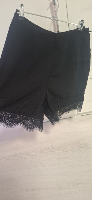 Pantaloni eleganti scurți