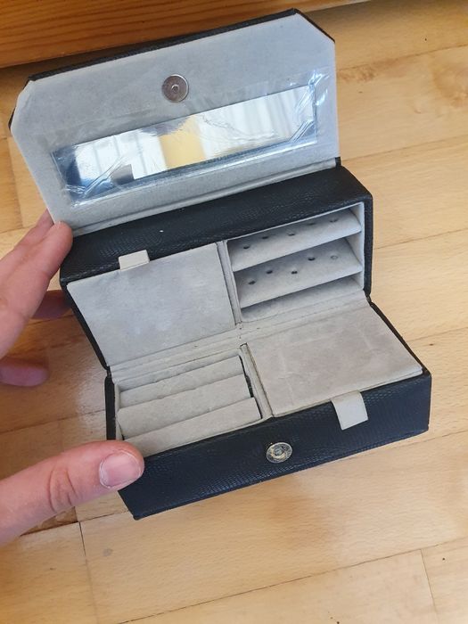 Кутия за бижута нова