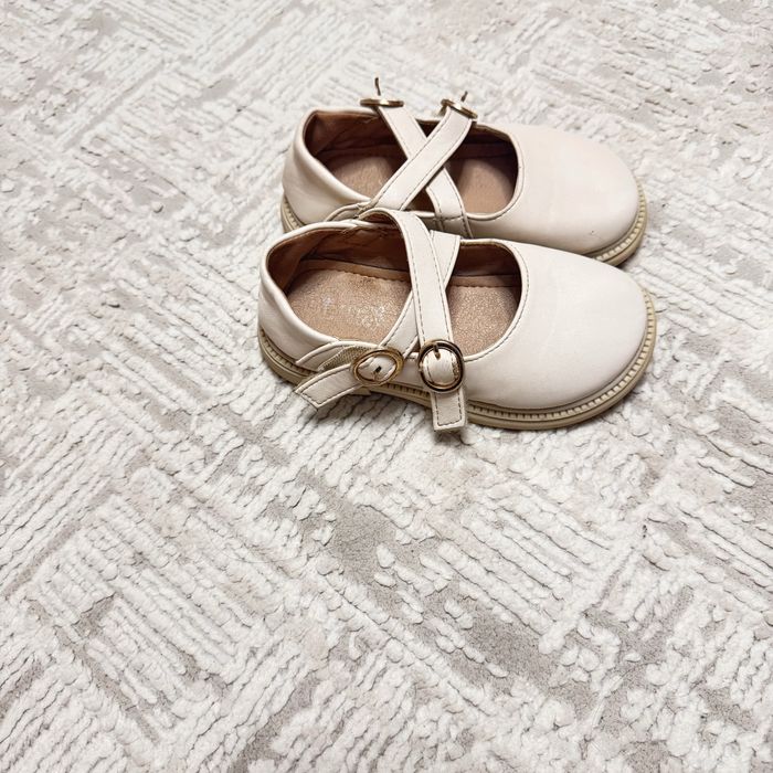 продам туфли для девочек