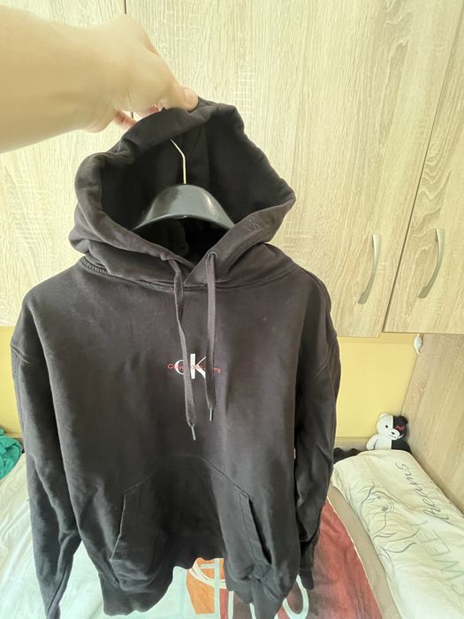 суичър calvin klein