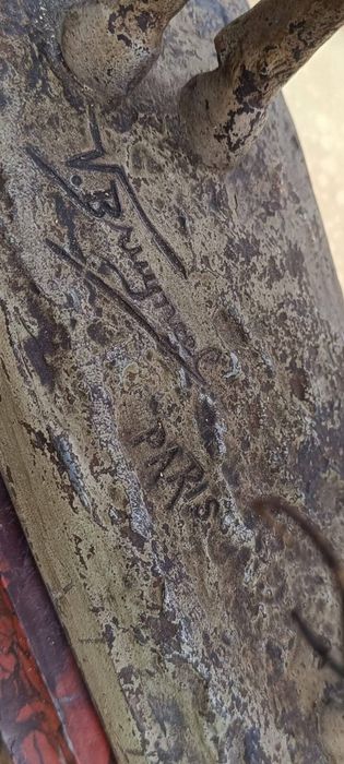 O superbă Statuietă bronz