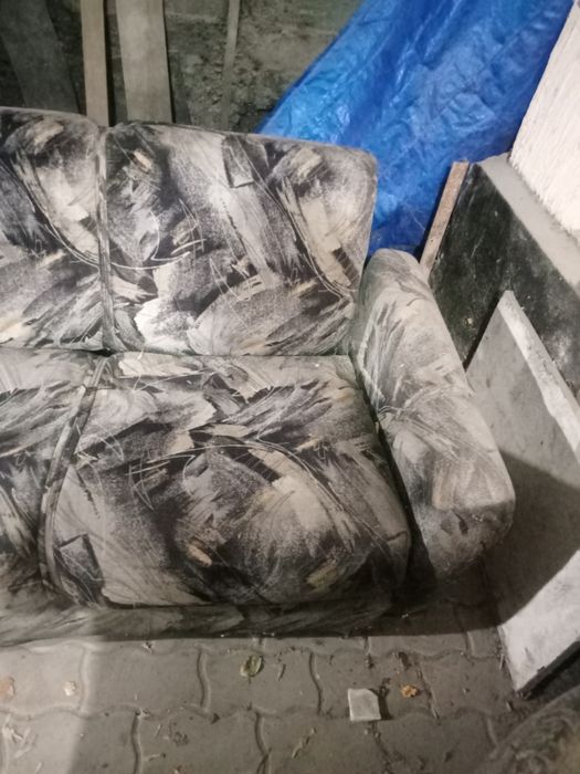отдам бесплатно диван