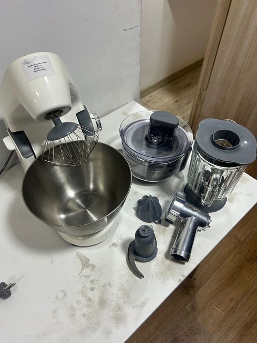 СРОЧНО ПРОДАМ кухонный комбайн Kenwood