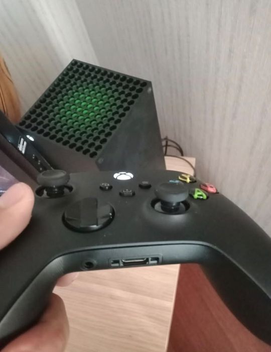 Продам xbox series x 1 тб