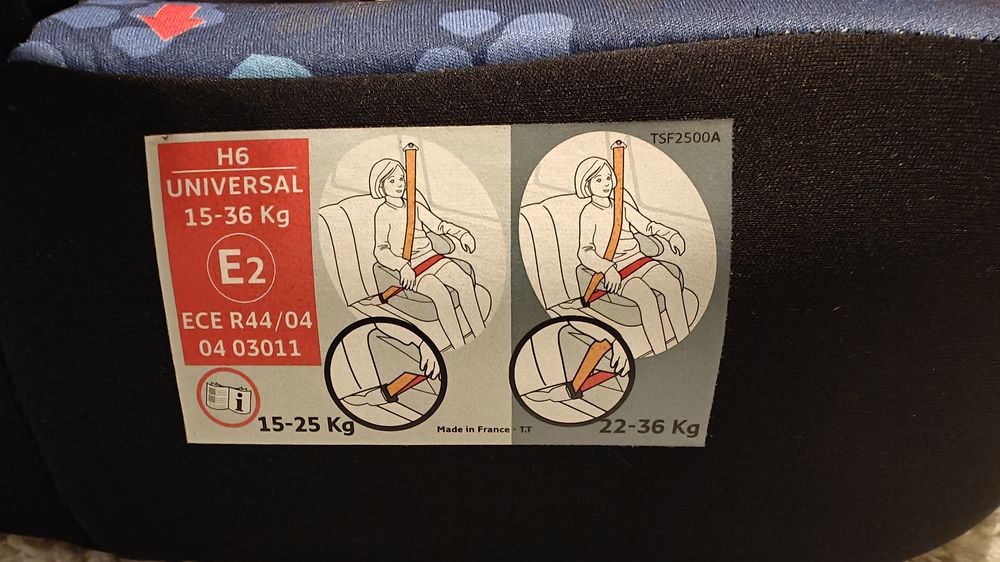 Vând înălțător scaun auto 15-36 kg