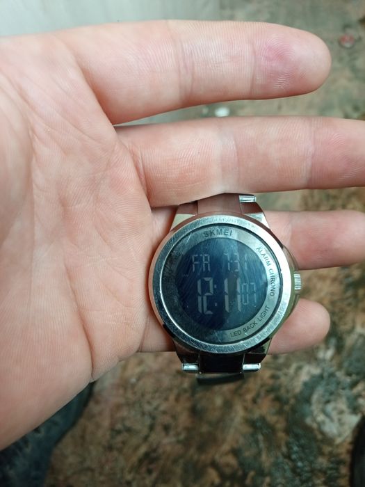 Часы Skimei серебряного цвета